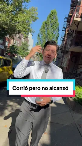 💥 corrió… pero no fue suficiente 💥 Un simple día de trabajo terminó en tragedia. 🪵⚠️ La madera se desplomó y le golpeó la pierna. Ahora no puede trabajar y el dolor no se va. Estamos investigando para encontrar a los responsables: 👉 Los dueños de la propiedad 👉 Los contratistas generales 💼 En Ginarte luchamos por tus derechos. Si sufriste un accidente similar, no te quedes callado. 📞 Llámanos hoy mismo al 1-800-224-9110 y deja que nuestro equipo legal busque la justicia que mereces.