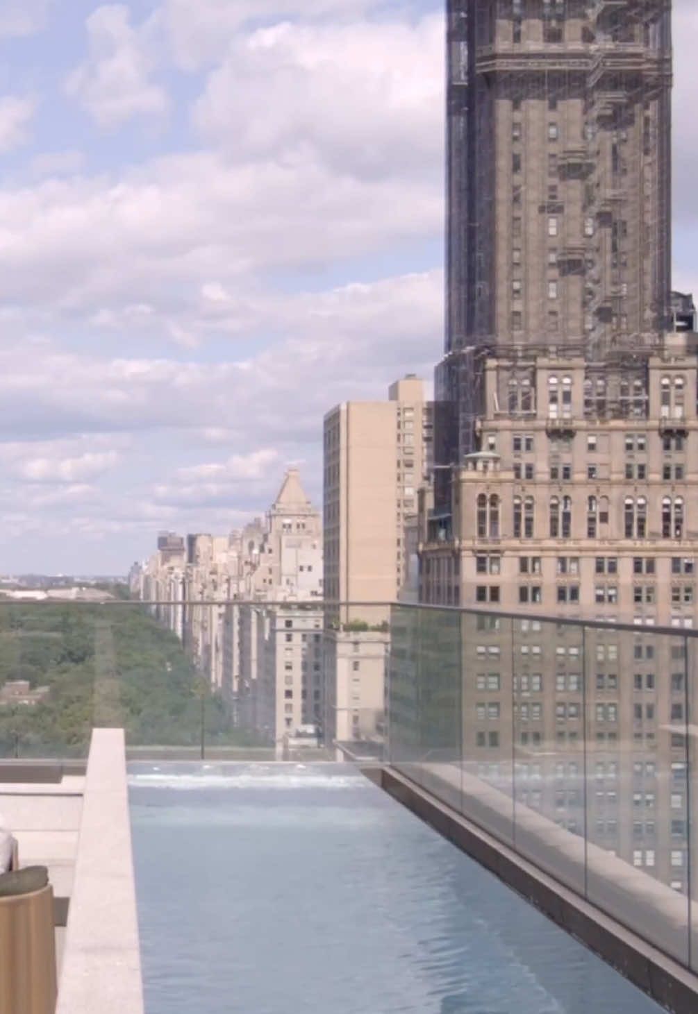 This incredible $29,950,000 home is on the market… and comes with your own private pool and jacuzzi. 🏊‍♀️👀🌳 To learn more about this incredible opportunity, check out the link in our bio! 🔗👈 Agent: @Connor Cuccinelli #aman #nycviews #nycluxury #under30million #manhattanskyline