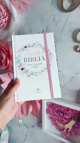 Aquí encontrarás gran variedad de Biblias y Libros Cristianos, también podrás enterarte de nuestros nuevos productos  de las distintas promociones que lanzamos,  https://mujersabia.shop/ #disponiblesenmitiendaonline💻 #bibliasagrada #bibliaspersonalizadas #bibliareinavalera1960 #letragrandetamañomanual 