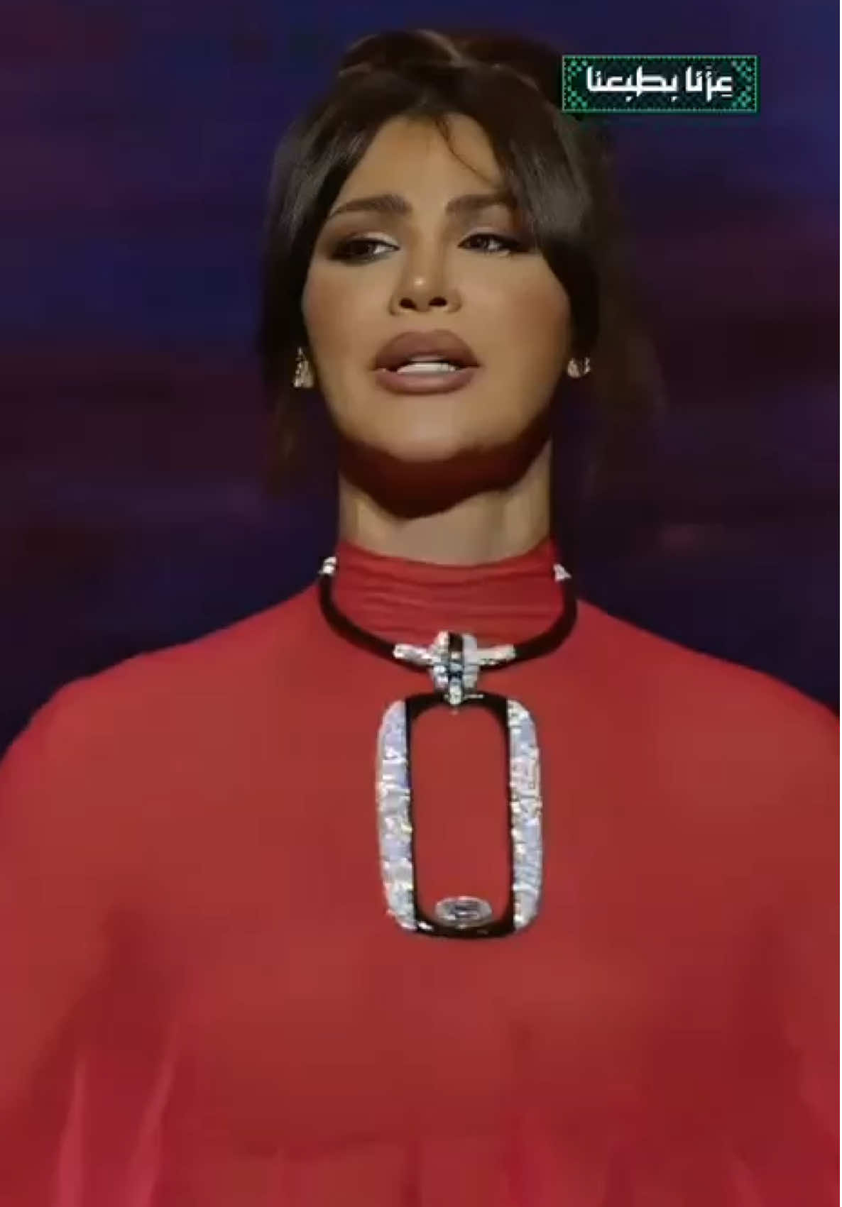 “ بترجع “ اشعلت حماس الجمهوررر ❤️‍🔥! #بنش_مارك #أميمة_طالب #اليوم_الوطني_95 #عمو_زكي 