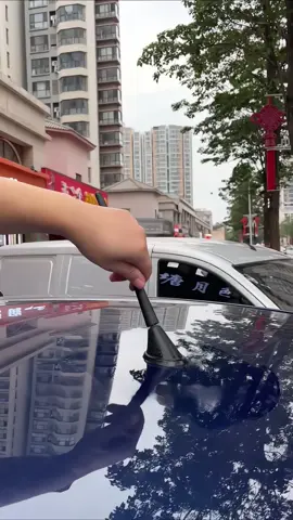 🚗🐟 Deixe seu carro mais moderno com a antena tubarão! Além do visual esportivo, melhora o sinal, reduz o barulho do vento e até ajuda na economia de combustível. Instalação fácil e rápida!  #carros #autopeças #tiktokshopbrasil #acessoriosparacarro #automotivo 