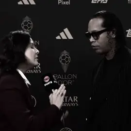 Ronaldinho sabe muito #fouryou #ronaldinho #neymar #boladeouro #selecaobrasileira 