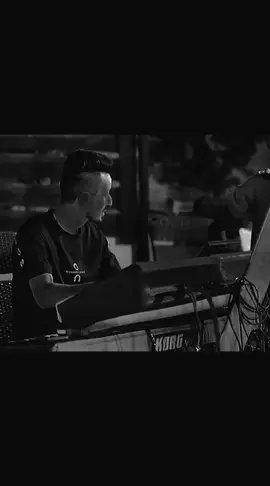 سم الموت بهل شفايف .💋❤️‍🩹#اغاني #سماعات #تصميمي #لايك__explore___ #fypシ 