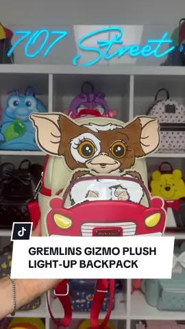 Just dont feed my backpack after midnight!✨👀 Let’s check out the Gremlins Gizmo Plush Light-Up Mini Backpack! It’s in stock so let us know what you think!💫 #gremlins #loungefly #gizmo #gremlinsgizmo #mogwai 