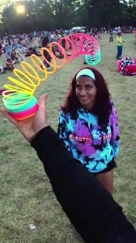 ✅ Umphrey's McGee fans passed the slinky vibe check with flying colors #slinkytricks #hyperspring #springbending #slinkymanipulation #slinkytricks #slinky