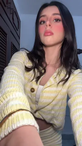 Otro conjunto de rosita fresita pero amarillo 