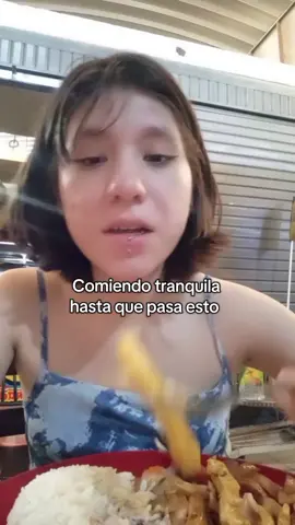 Se que hacen su trabajo pero hay maneras de hablar, hacer su trabajo y la señora solo queria comer.  #peru🇵🇪 #latam #Viral #paratii #lima 