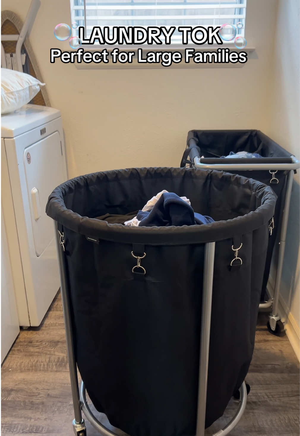 #laundrytok #largefamily #laundryhack #washingclothes #laundromat 