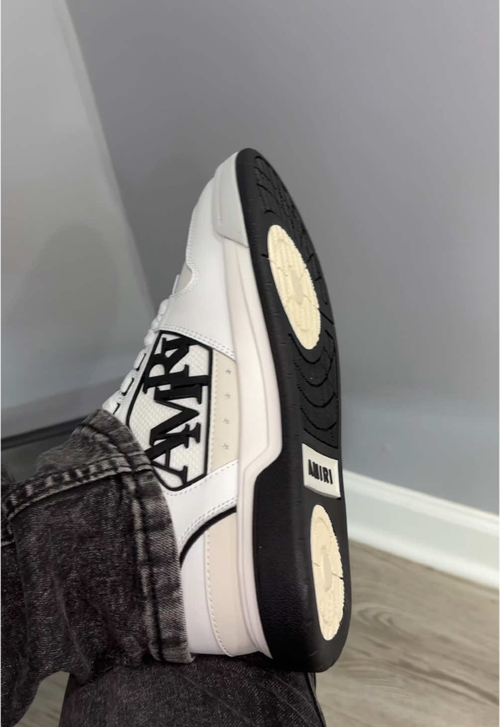 Amiri 😮‍💨 #designer #designershoes #luxuryshoes #alucines📿🧿🙈 #belicones😈📿☘️ #shoerecommendations #puroluxx #shoes #amiri 
