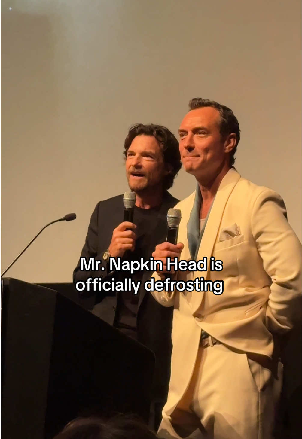 Replying to @Kelsey’s Toys Saw #JudeLaw last week for the premiere of Black Rabbit and can confirm Mr Napkin Head is officially defrosting now that it’s officially fall  #theholiday #nancymeyers #fall #blackrabbit 