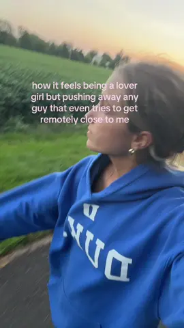 i can’t help it #fyp #relatable #walks #teenagegirl #single 