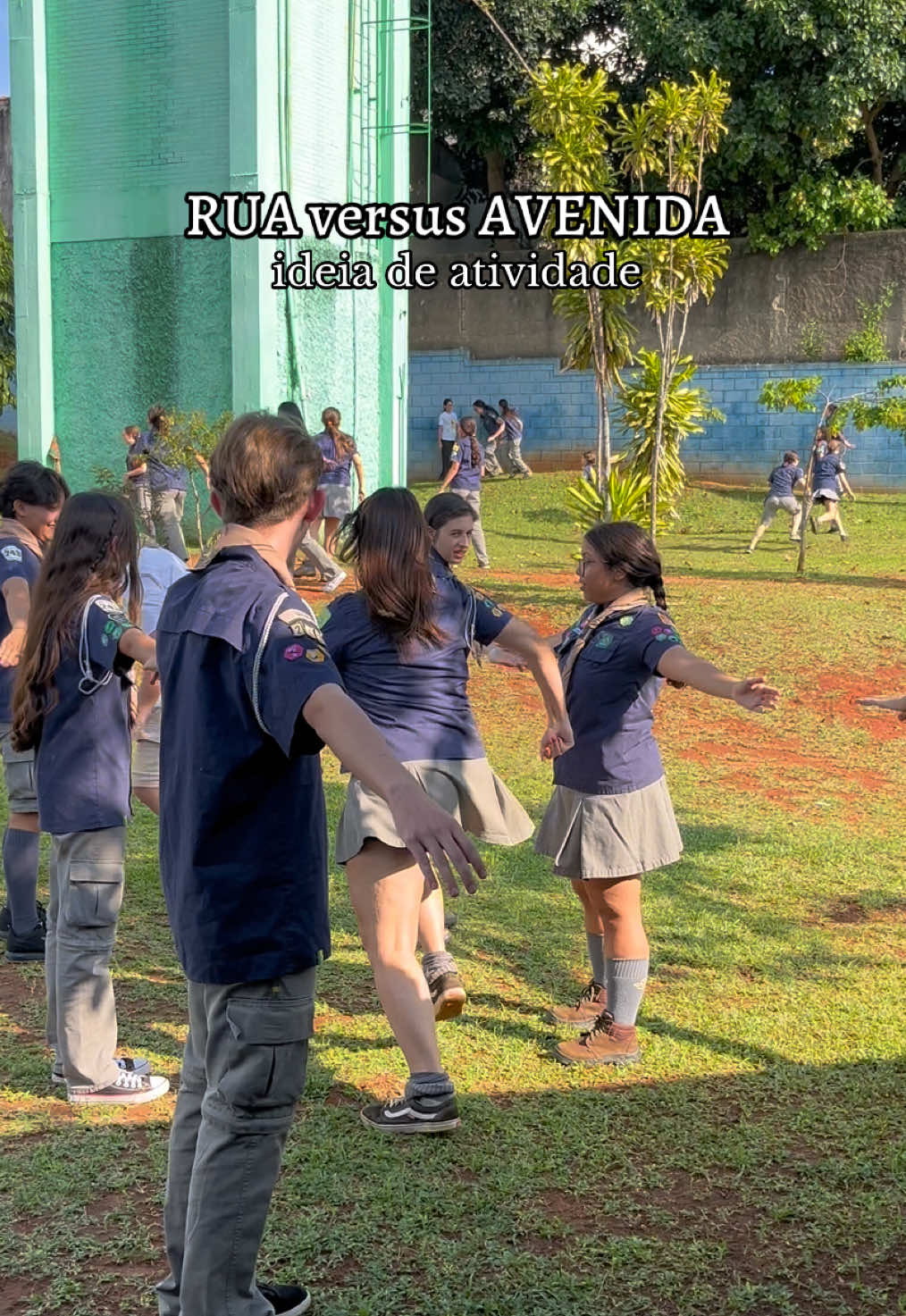 Quem aí já jogou RUA X AVENIDA? Ótima ideia de jogo pra sua sede! sem material e com comando de apitos!  #escoteiros #desbravadores #scout #scouting 