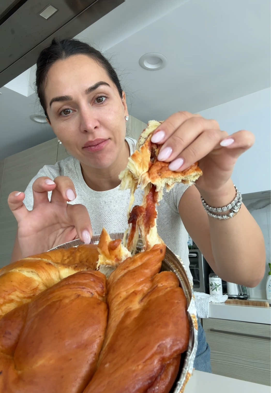 Guava Challah from Sonny’s Bakery 100/10 #challah #RoshHashanah #sweetbread 