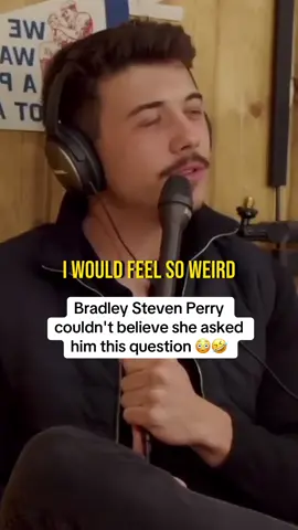 Zach Justice is always asking the wildest questions 😭 #bradleystevenperry #zachjustice #podcastclips #funnyvideos @Zach Justice 