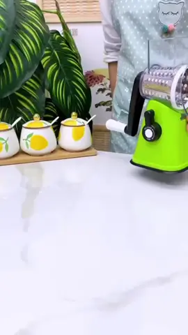 ✨ Dê uma olhada em Cortador Ralador Fatiador De Legumes e Vegetais Giratório 3 Lâminas Inox Mandoline Table Moderna Mix por apenas R$41,97 😍 ID - AHT-SYX-BNT (Só colocar esse ID na pesquisa da Shopee que vai direto no produto, ou acessar pelo link no perfil do Instagram). #Fatiador  #PromoShopee #Cortador  #ralador  #UtensíliosDeCozinha 