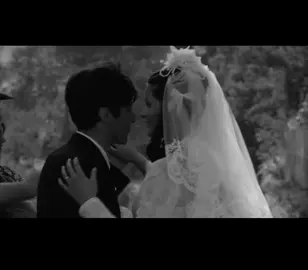 سَاحَفظُ عهدكِ وان طَال زَمَانُ بنا  واكتمُ الهَجرَ في القلب واخفيهِ  ولأن روحك في روحي سَاكِنَة ف ليحفظ اللّٰه رُوحِي ومن فيهِ#fyp #viral #A #R 