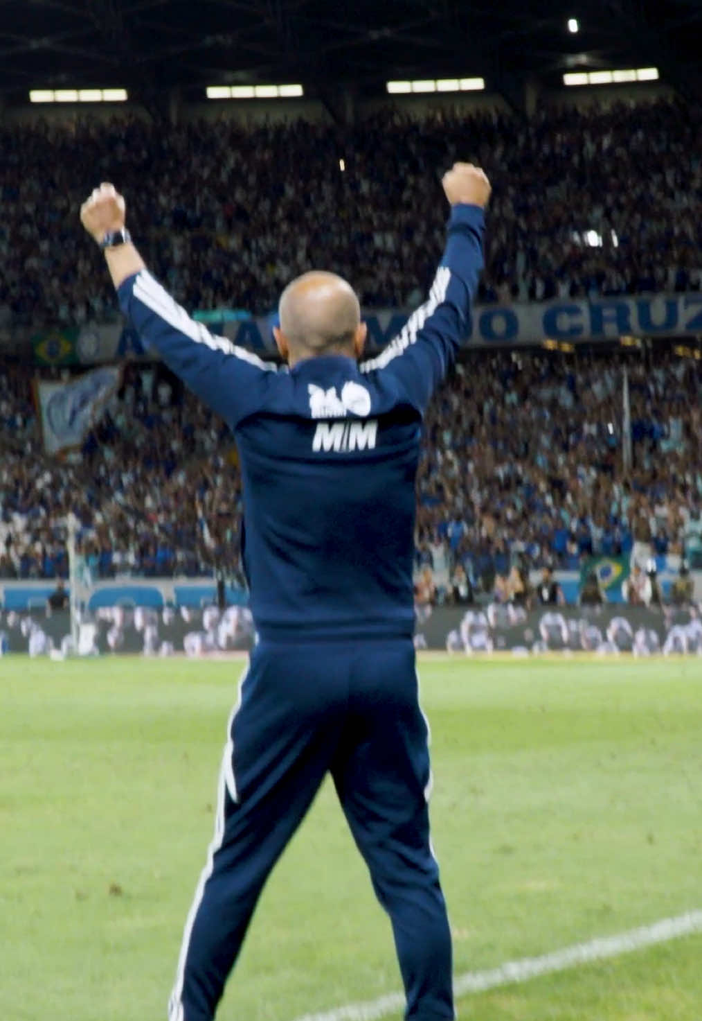 Leonardo Jardim e sua explosão ao final do jogo contra o Bragantino. 🦊🎥 Bastidores completo lá no YouTube da TV Cruzeiro! 📺