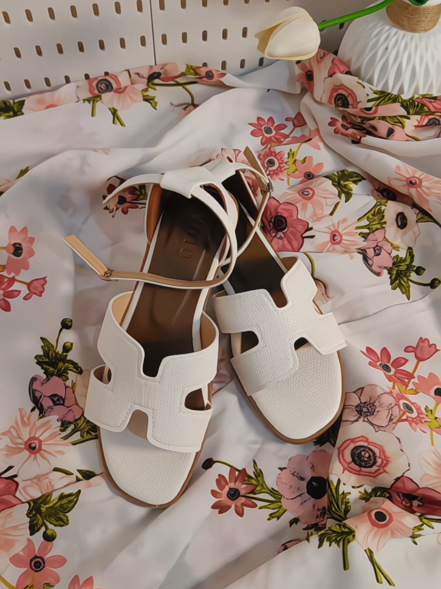 New flat sandals with strap from yoto ✨🎀 flat sandals flat sandals for women flat sandals with strap sandals sandals for women #flatsandals #sandals #whitesandals #yoto #slippers 