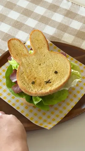 let’s make a miffy plant-based blt sando 🥓🥬🍅 #miffy #nijntje 