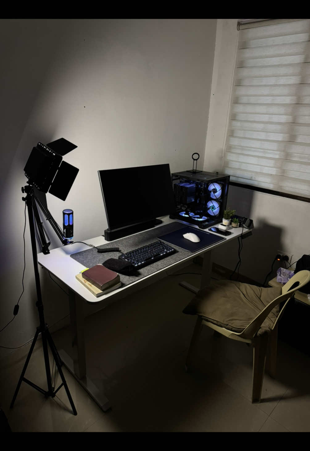 Cleaning a CLEAN Gaming Setup #fyp #techtok #setup #pcsetup #GamingSetup 