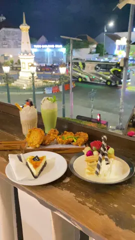 aku saranin buat dateng di jam 9-10 an malam krn lumayan sepi. lbh amannya lagi reserve tempat yaa tp ad minimum pembeliannya.  📍Kebon ndalem 💵 lumayan Pricy, 5 item ini ak habis 205rb an #kebonndalemtugujogja #yogyakarta #cafeyogyakarta #placetogojogja #yogyakartaistimewa 