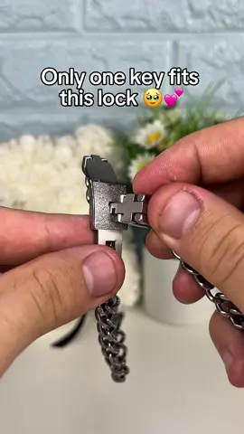 Mention the person who has the key to your heart ❤️ This bracelet is more than jewelry it’s a real lock and key 🔑 only your partner can open A timeless symbol of love trust loyalty and forever bond 💕 Perfect as a matching bracelet romantic gift and trending couple accessory 🌍✨ Every time you wear it you carry proof that your love is unique strong and unbreakable 💫 #couplebracelet #lovebracelet 