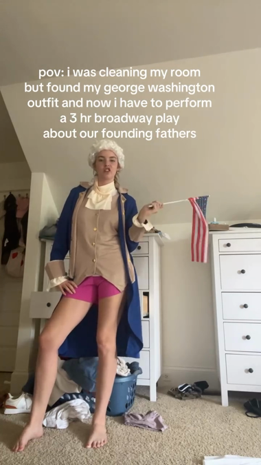 This is what we mean by “take a break”. #Hamilton #Broadway #Musical #Theatre 🎥: @readthedayawayyy