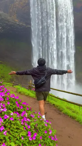 สวยใช่มั้ยคะ สวยเกินไปหรอค่ะ สวยเยอะมั้ยค่ะ #ประเทศลาว #น้ําตกตาดผึ้ง #น้ําตกตาดตายิกเสือ #ลาวใต้🇱🇦 #หลงรักธรรมชาติ 