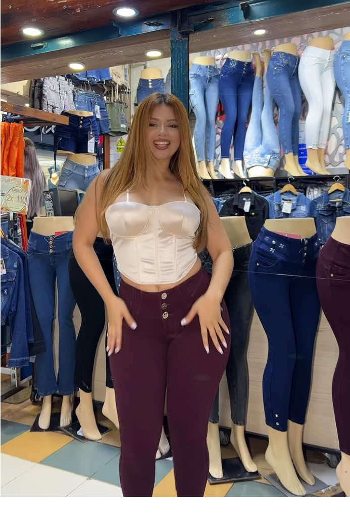 Aquí tenemos tus jeans favoritos 💙👆🏻 Encuéntralo desde la talla 28 a la 34✅ #jeans #gamarra #jeansdemosa #jeansviral #ropademujer 