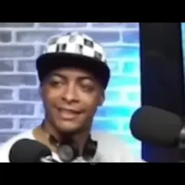 Alek entrevistando💭