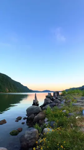 Hot momma nature doin’ her thang 🥵🌎✨🏞️  I miss summer already 🥺       #nature #mothernature #sugar #fyp #washington 