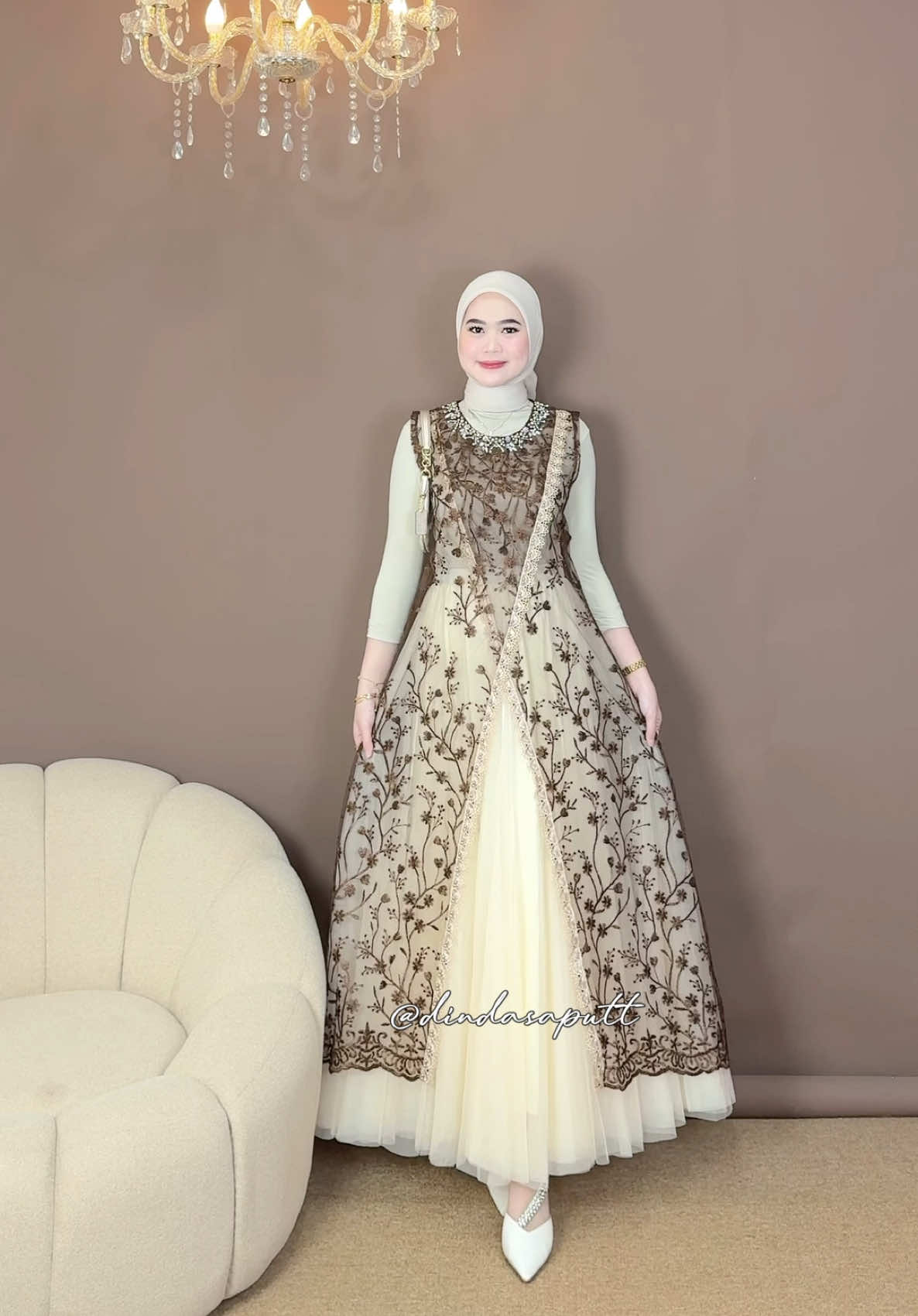 Hari ini pakai outer cantik dari @luckyrose_shop 😍✨ #fyp #OOTD #outfit #outfitideas #racuntiktok #setelankondangan #dresslebaran #outfitlebaran 