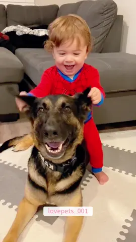 Intimate moments between the dog and the children.#dog #dogs #dogsoftiktok #doglover #funny #foryou #funnyvideos #viral #fypシ #funnytiktok #usa🇺🇸 