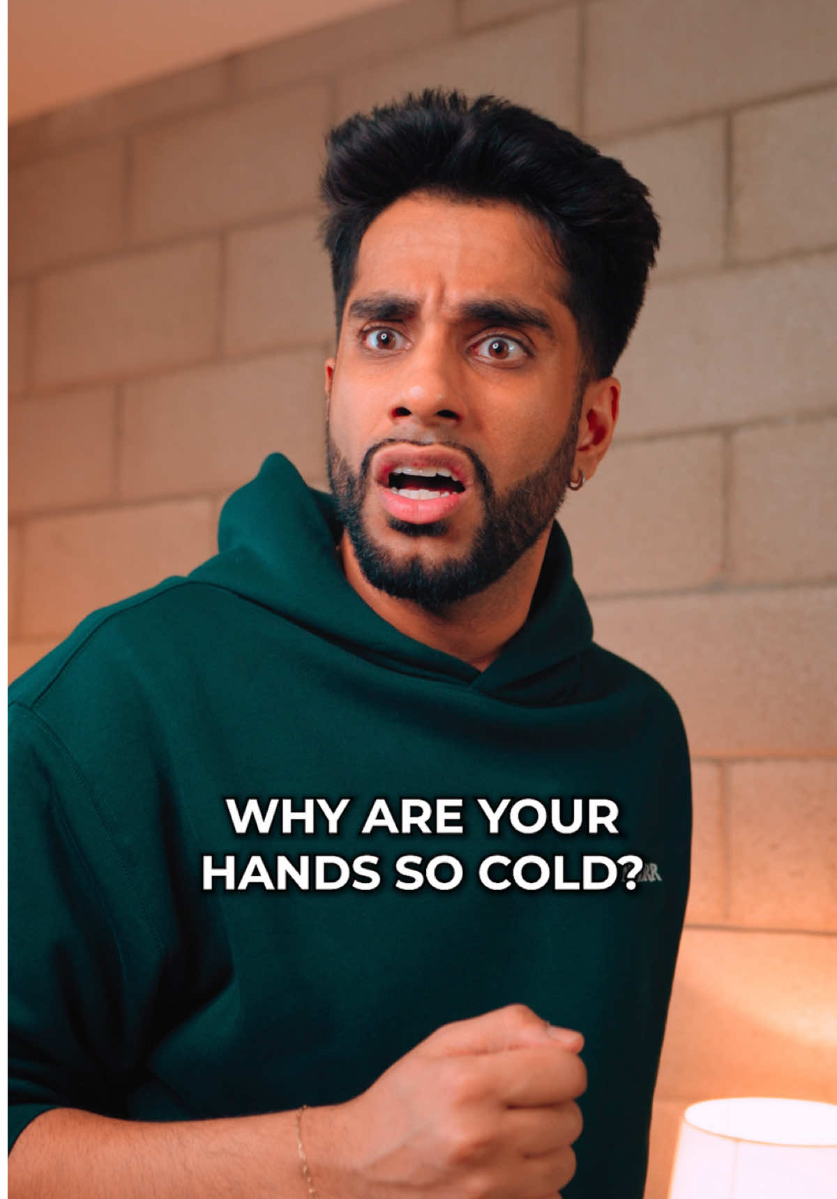 when your girl has cold hands 😅 #comedy #couple #relatable #skit 