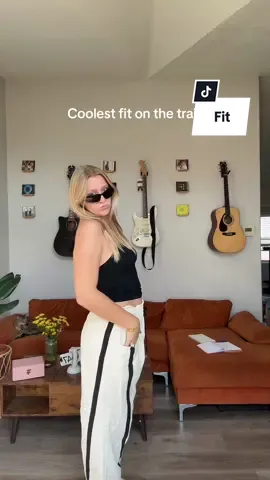 Need to go hiking asap #hikingoutfit #baggypants #fplookalike #fpstyle #pants 