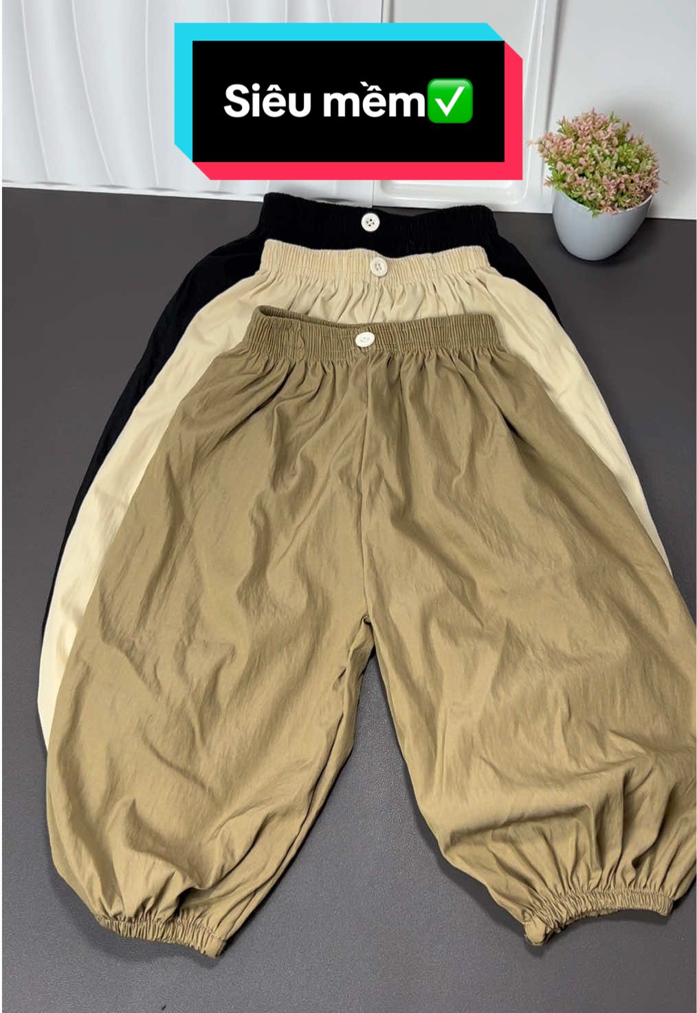 Quần gió lụa siêu mềm mịn cho bé yêu #Xoaikissd #xuhuong #quangiodaichobe #quangioluachobegai #quangionhanchobe 