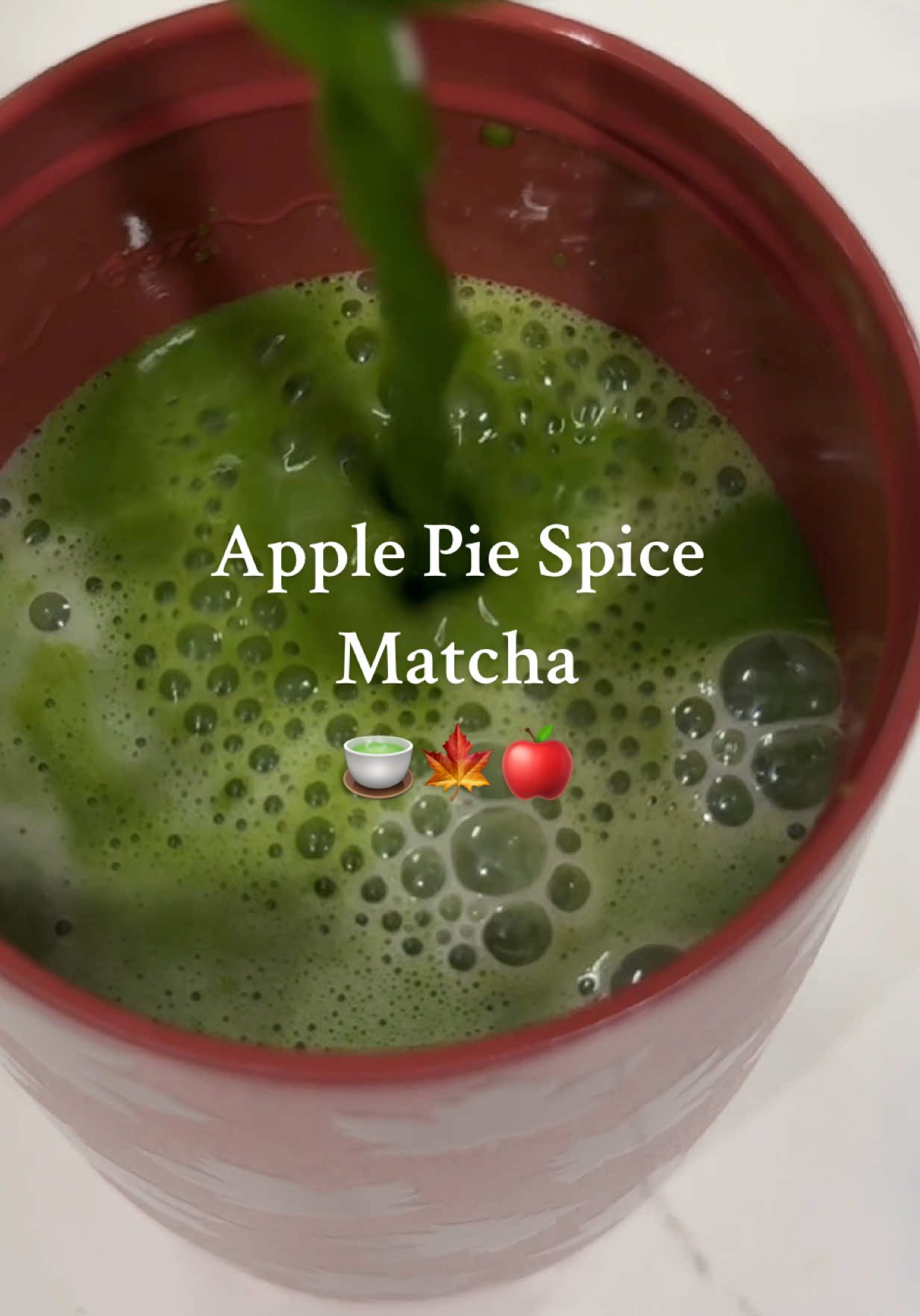 My favorite 2 ingredient matcha 😍🍎🍁 @elmhurst1925 @Matcha Sunday LLC @Simple Modern #firstdayoffall #matcha #applepiespice #plantbased #glutenfree 