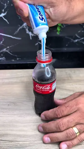 É só colocar Pasta de Dente na Coca-Cola 😱 #facavocemesmo #dicas_utilidades #utilidadepublica 