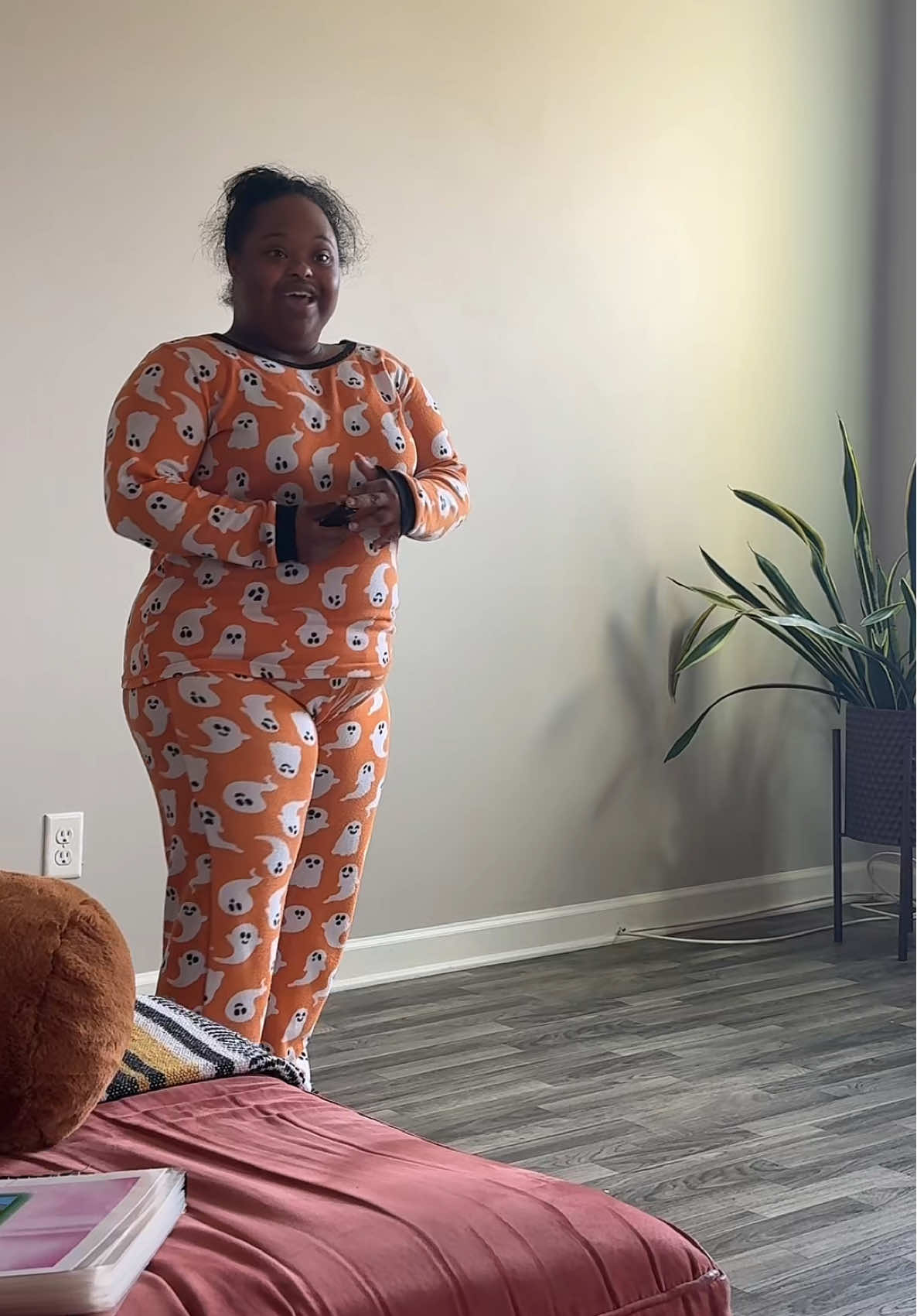 When daddy move the tv 📺 so you have more dancing room 🥰🤗🤦🏽‍♀️ #ninaalwaysonbeat #ninasimoneray #onbeatwithnina #daddysgirl #family 