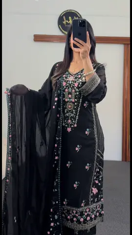 Georgette black heavy work kurthi set ! Size 40 . . . #behuli_australia❤️ #goviral #unfrezzmyaccount #fyp #nepalitraditionalwearinaustralia 