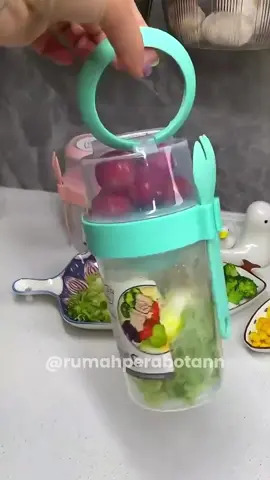 Botol salad 2in1 cocok untuk dibawa ke kantor  #botolsalad #cangkirsalad #wadahsalad #wadahsaladbuah #fyp 
