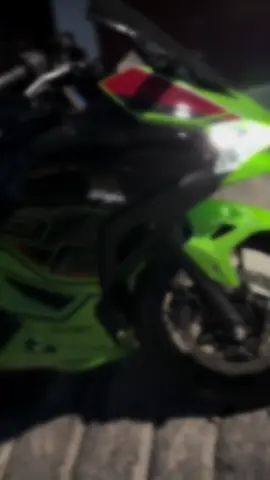 Kawasaki Ninja 500 2024 a la venta 🔥cuenta con título y pedimento , ya trae placas del Estado de México , muestro en mi domicilio o plaza Parque Lindavista CDMX 😮‍💨 tan solo trae 2369 millas y contando , servicio recién echo en excelentes condiciones ! 🙂‍↕️ $125,000 a tratar (PURO EFECTIVO)  #paratiiiiiiiiiiiiiiiiiiiiiiiiiiiiiii #kawasaki #viral #cdmx #motos 