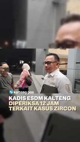 Selama hampir sekitar  12 jam  Vent Christway Kepala Dinas Eneergi Sumber Daya Mineral Kalteng menjalani pemeriksaan sebagai saksi di kantor kejaksaan Tinggi Kalteng pada Jumat 19 September 2025. Vent Christway diketahui diperiksa sebagai saksi dalam perkara dugaan tindak pidana Korupsi kegiatan penambangan Pasir Tambang Zirkon oleh PT Investasi Mandiri di Kabupaten Gunung Mas. Kadis ESDM ini diperiksa sejak pukul 08.30 wib, akhirnya keluar sekitar pukul 21: 20 wib. #kepaladinasesdm #esdmkalteng #pabrikzircon #gunungmas