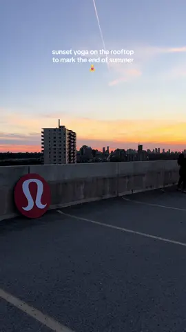 The best way to end summer. This event was so perfect @lululemon 🫶 #yoga #torontoevents #torontoskyline #lululemoncreator #lululemon 