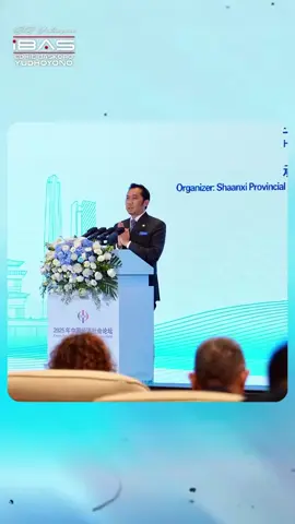 EBY: Sebuah kehormatan untuk menyampaikan Keynote Speech di China Economic and Social Forum 2025 di Xi'an, Tiongkok. Di hadapan 120+ delegasi dari 24 negara, saya menegaskan pentingnya kolaborasi dan pertukaran budaya antara Indonesia dan Tiongkok. Momen ini adalah langkah awal dari perjalanan panjang. Berpegang pada warisan Jalur Sutra dan Jalur Rempah, kita bangun masa depan yang lebih baik, menuju Indonesia Emas 2045. 