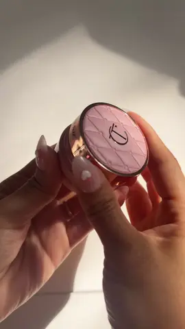 ✨ The Charlotte Tilbury Lip Mask is a total game-changer! Hydrating, buttery, and leaves my lips so soft and smooth 💕  @influenster @charlottetilbury @charlottetilburyskincare #complimentary #charlottetilbury #lifechanginglipmask #makeupprep 