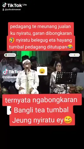tuh gubernur aneh kn?? sok2an bsa berkomunikasi dgn jin nyi Roro kidul😄