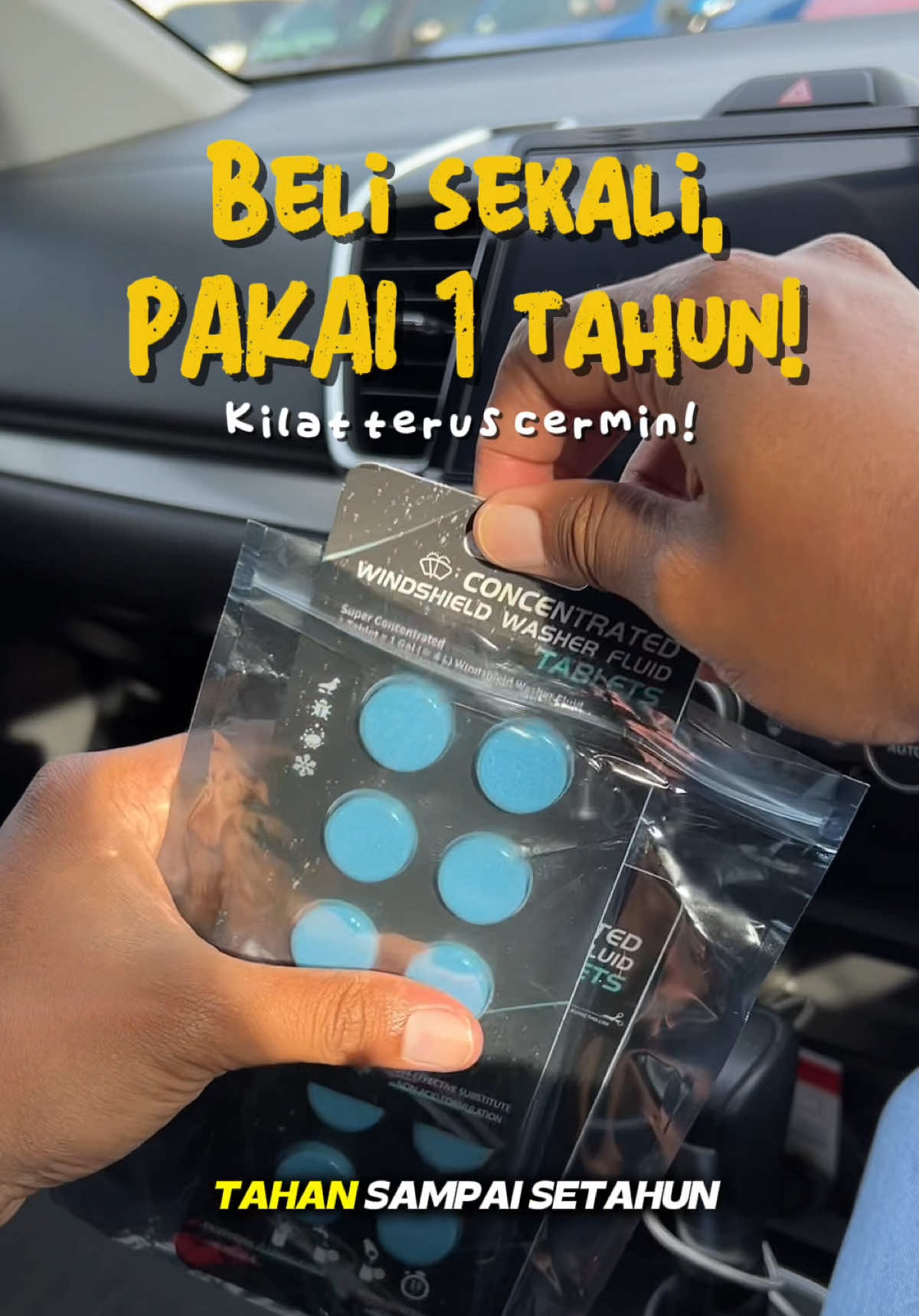 Tak tinggal sisa! Harga murah , dapat 2 keping boleh tahan sampai setahun 🤩 #car #windshield #cleaning 