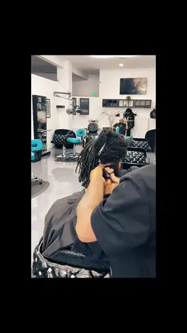 Starter LOCS No clips Needed #fyp #menlocstyles #vdrip #juliusknowles #locdoclive 