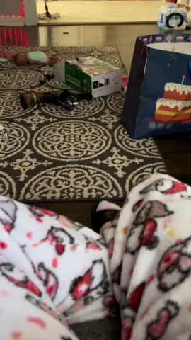 🤣🤣🤣🤣🤣🤣🤣🤣🤣🤣Lo bueno que ya está grande y puede ponérselo  no se imagina como se miraba cn esos #pañal #babycry #videosnapchallenge #viraltiktok #flypシ🤗❤️🙏 